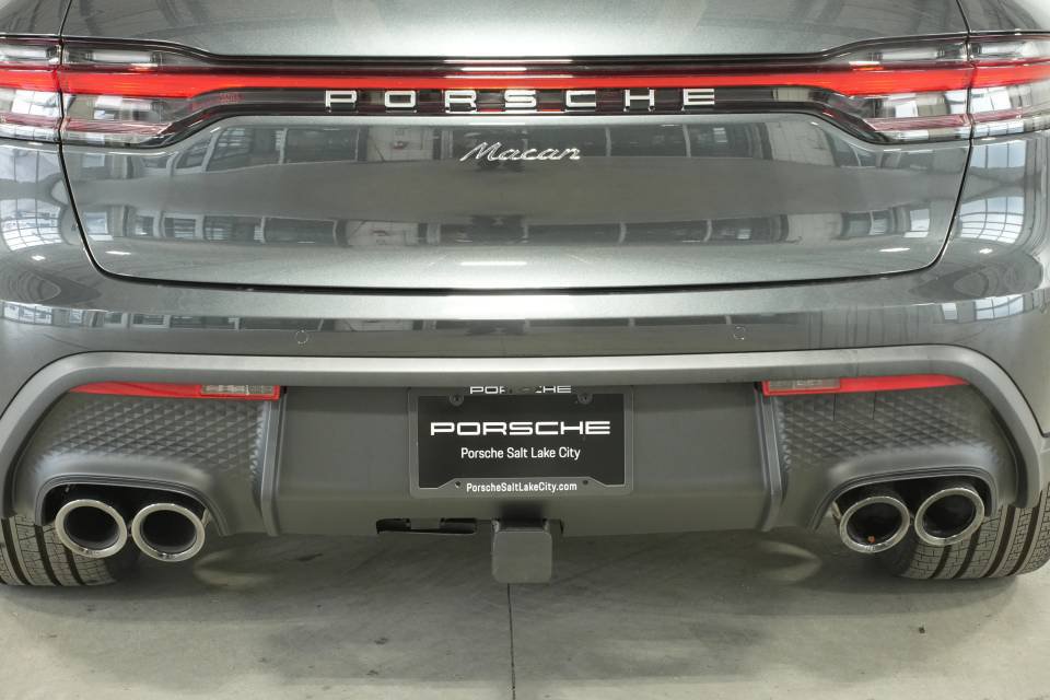 Certified 2026 Porsche Macan AWD/4WD image 40