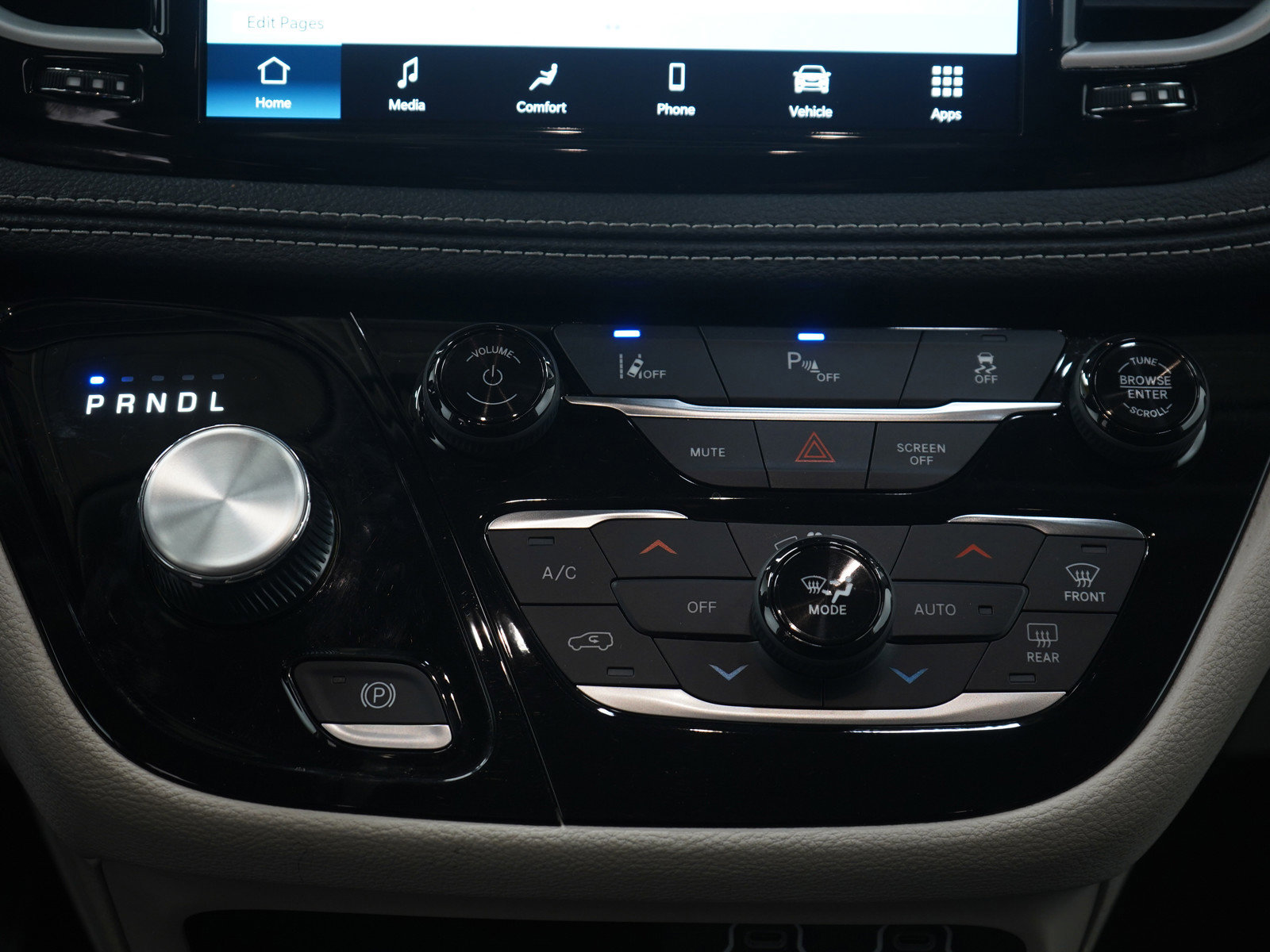 Used 2023 Chrysler Pacifica Touring-L image 18