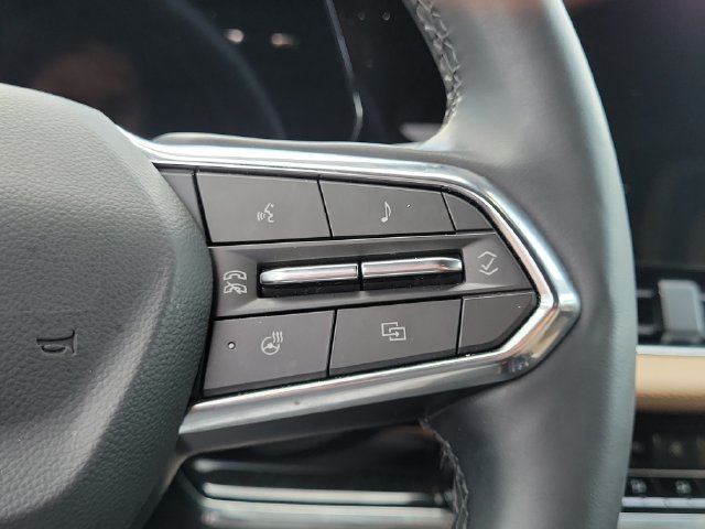 Used 2025 Chevrolet Equinox ACTIV w/ Safety and Technology Package FWD image 22