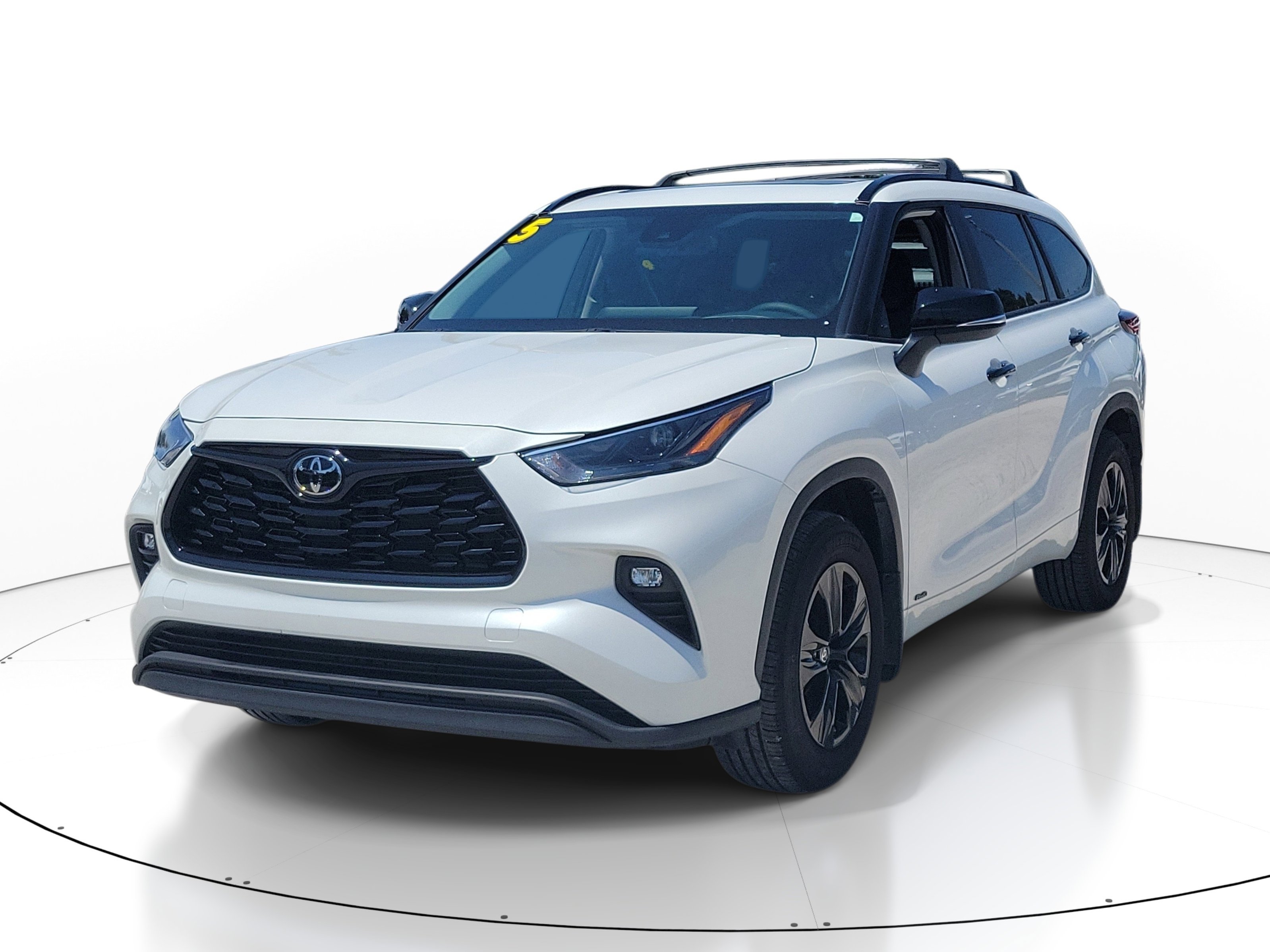Used 2025 Toyota Highlander XLE AWD/4WD image 3