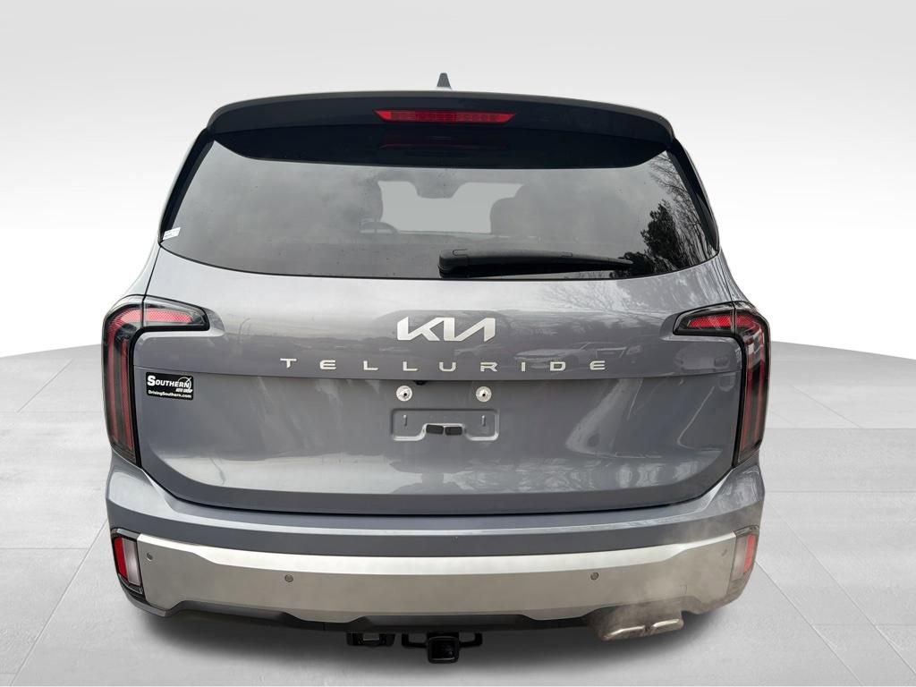 Used 2024 Kia Telluride EX w/ EX Captain's Chair Package image 4