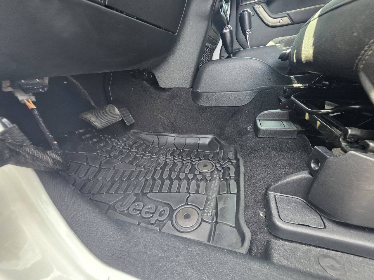 Used 2018 Jeep Wrangler Sport AWD/4WD image 12