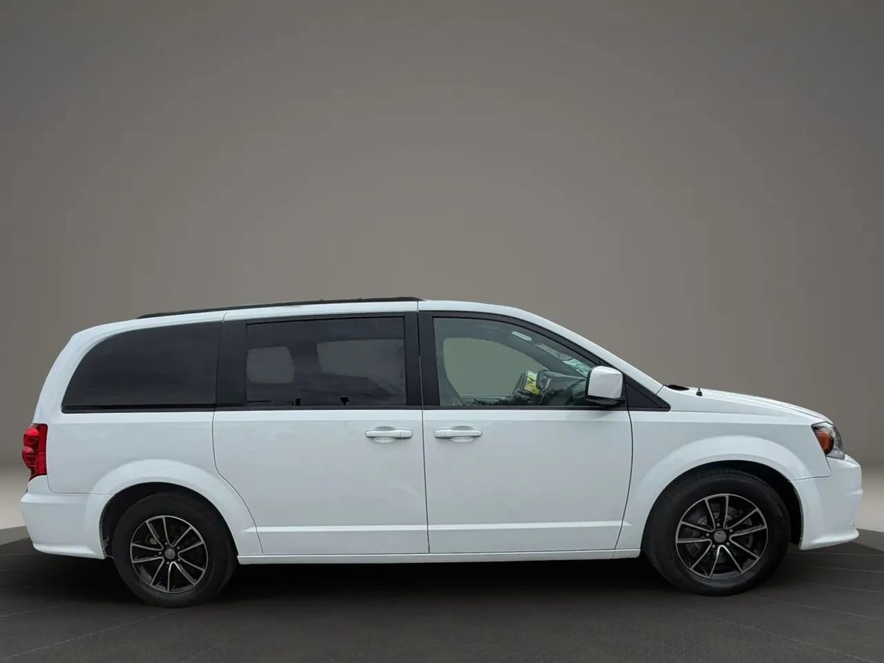 Used 2019 Dodge Grand Caravan GT FWD image 4