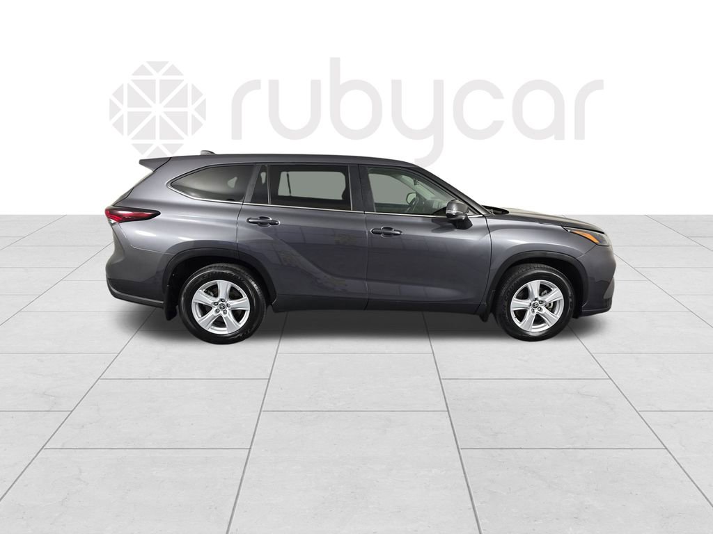 Used 2024 Toyota Highlander LE image 7