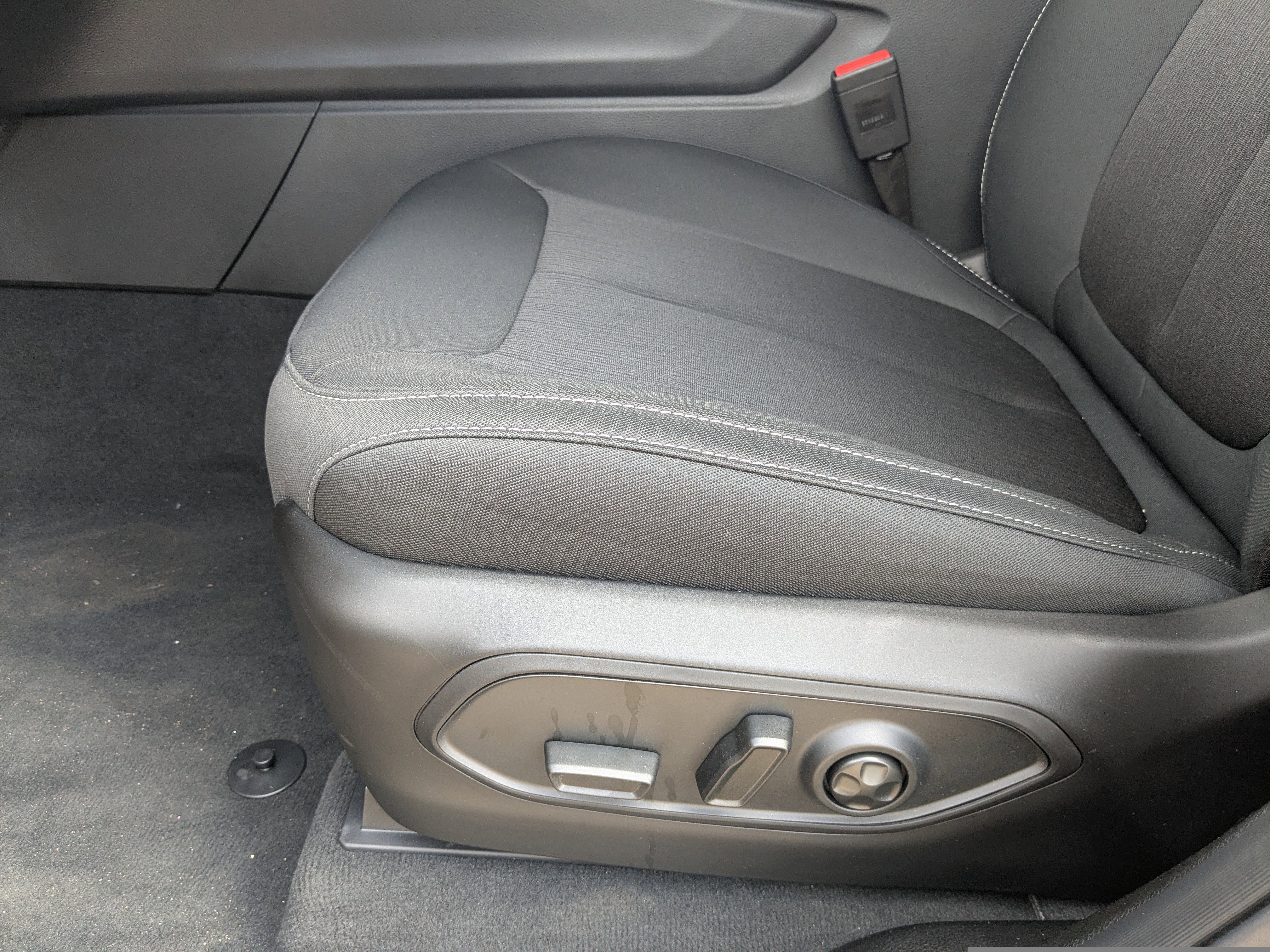 New 2025 Jeep Grand Cherokee L Laredo image 17