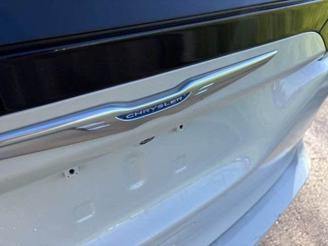 Used 2017 Chrysler Pacifica Touring w/ Tire & Wheel Group FWD image 47