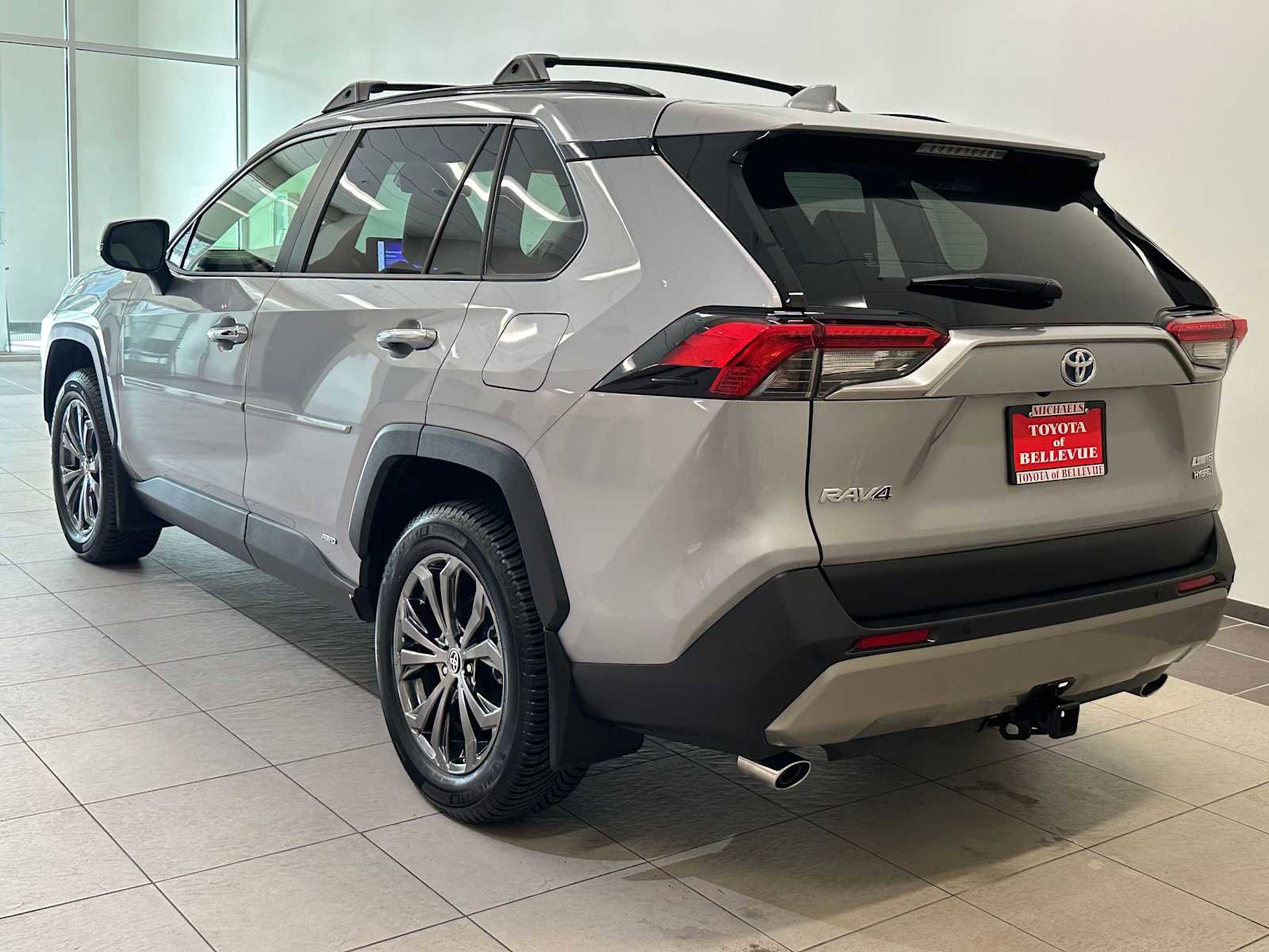 Used 2024 Toyota RAV4 Limited w/ Advanced Technology Package AWD/4WD image 4