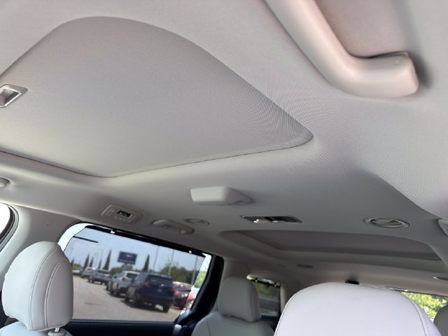 New 2027 Kia Carnival SX w/ Dark Edition Package FWD image 16