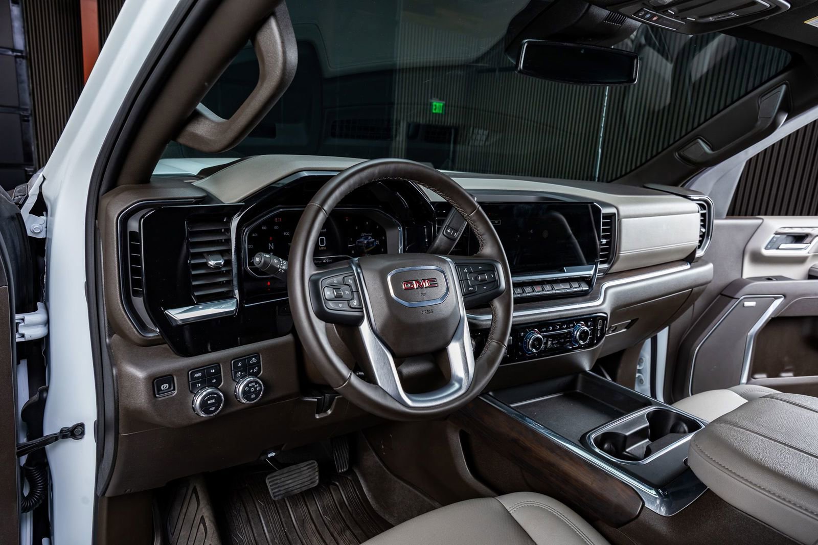 Used 2025 GMC Sierra 2500 SLT image 17