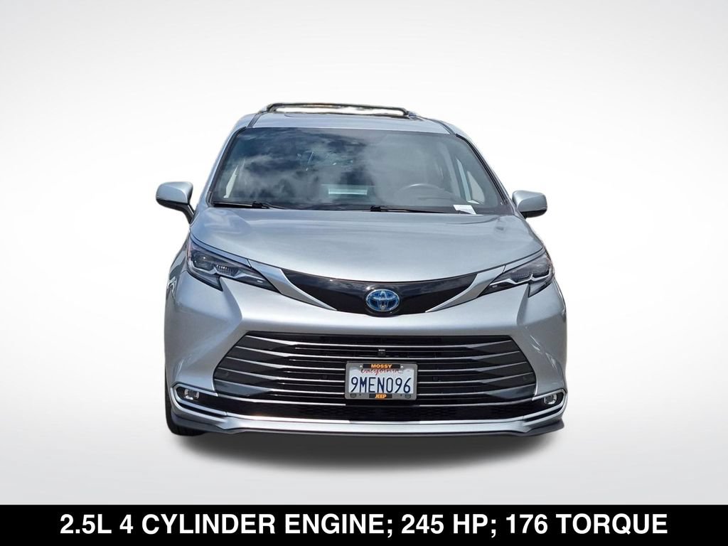 Used 2024 Toyota Sienna Platinum FWD image 4
