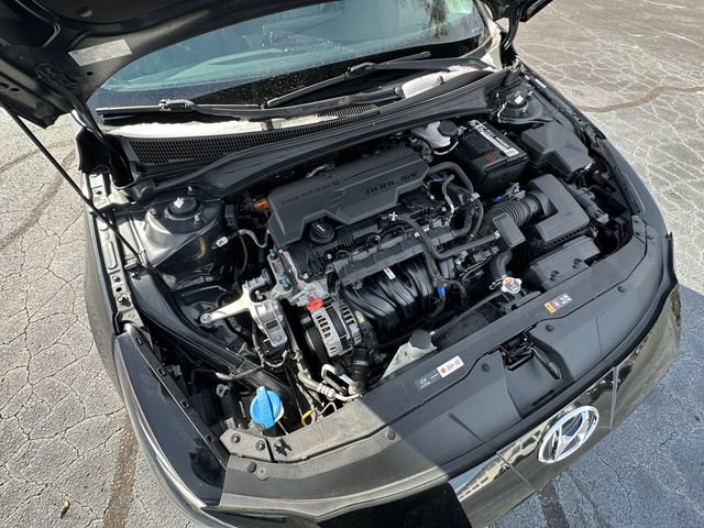 Used 2022 Hyundai Elantra Limited image 32