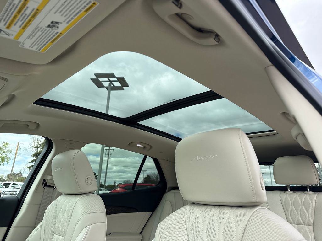 Used 2023 Buick Envision Avenir AWD/4WD image 31