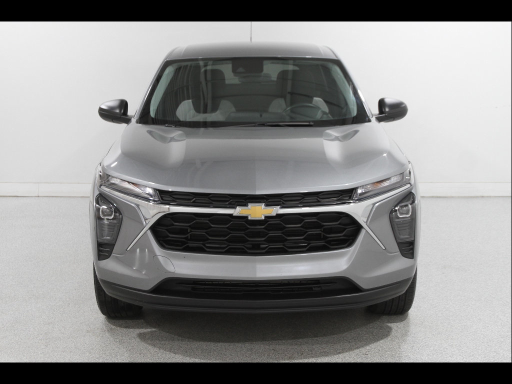 Certified 2024 Chevrolet Trax LS w/ Driver Confidence Package FWD video 2
