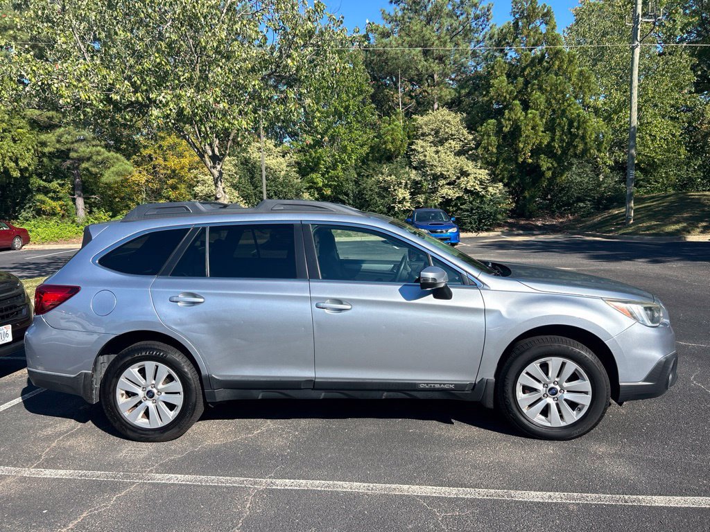 Used 2017 Subaru Outback 2.5i Premium AWD/4WD image 2