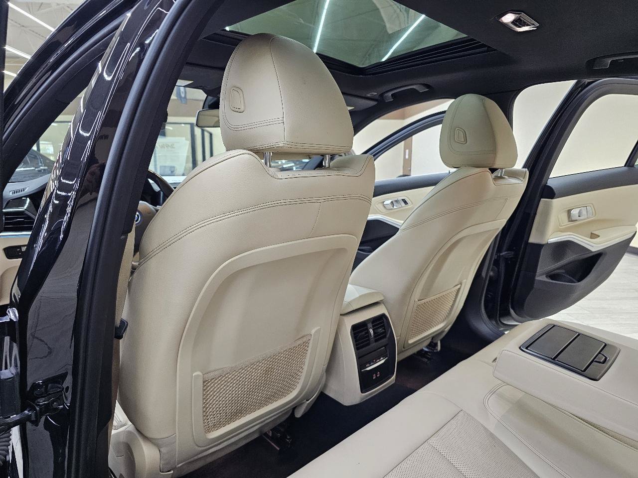Used 2022 BMW 330e RWD image 25