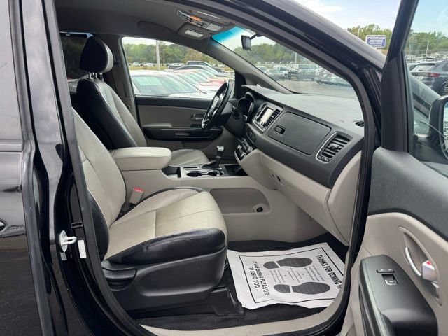 Used 2019 Kia Sedona EX image 8