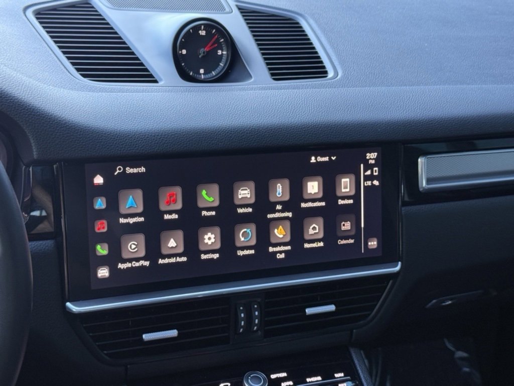 Used 2023 Porsche Cayenne image 16