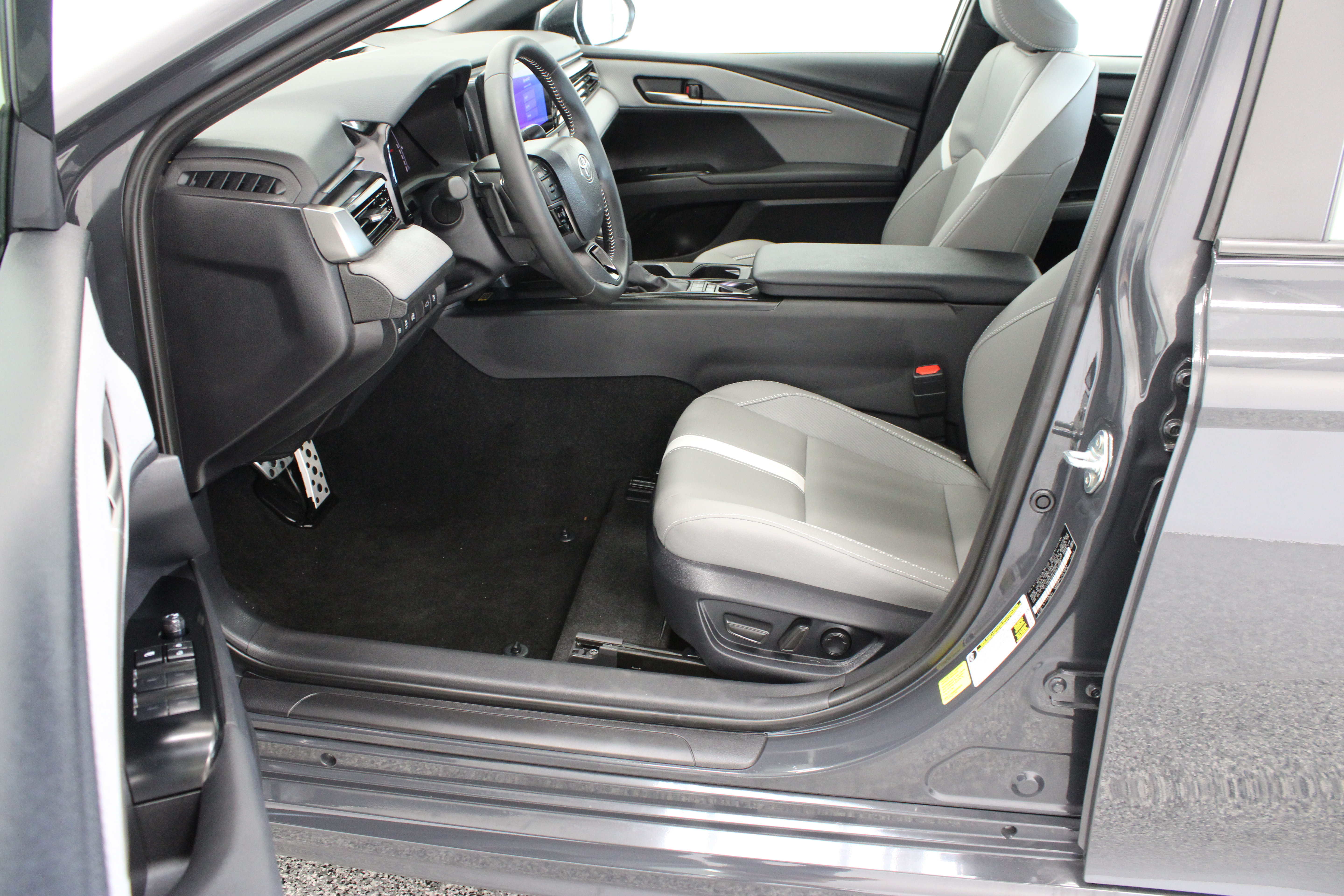 Used 2026 Toyota Camry SE FWD image 14