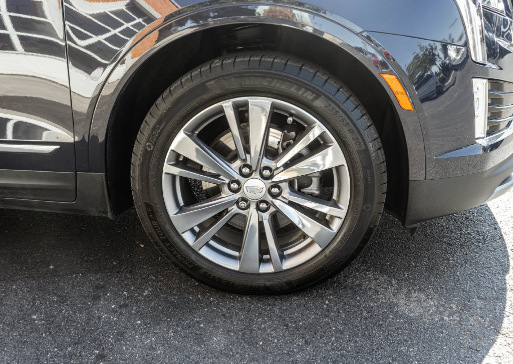 Used 2024 Cadillac XT5 Premium Luxury w/ LPO, Floor Liner Package AWD/4WD image 5