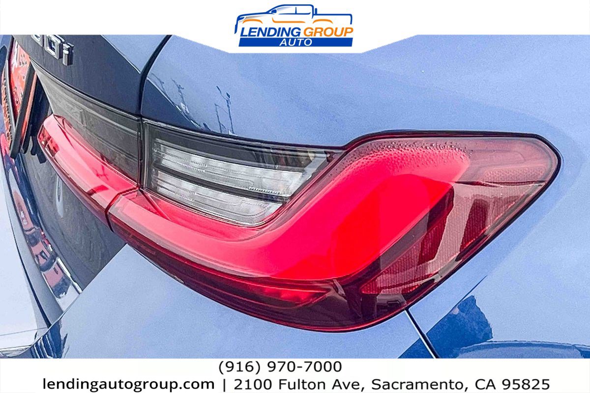Used 2024 BMW 330i Sedan w/ Premium Package image 8