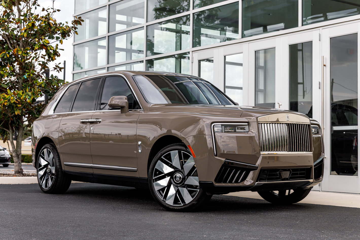 Certified 2025 Rolls-Royce Cullinan AWD/4WD image 25