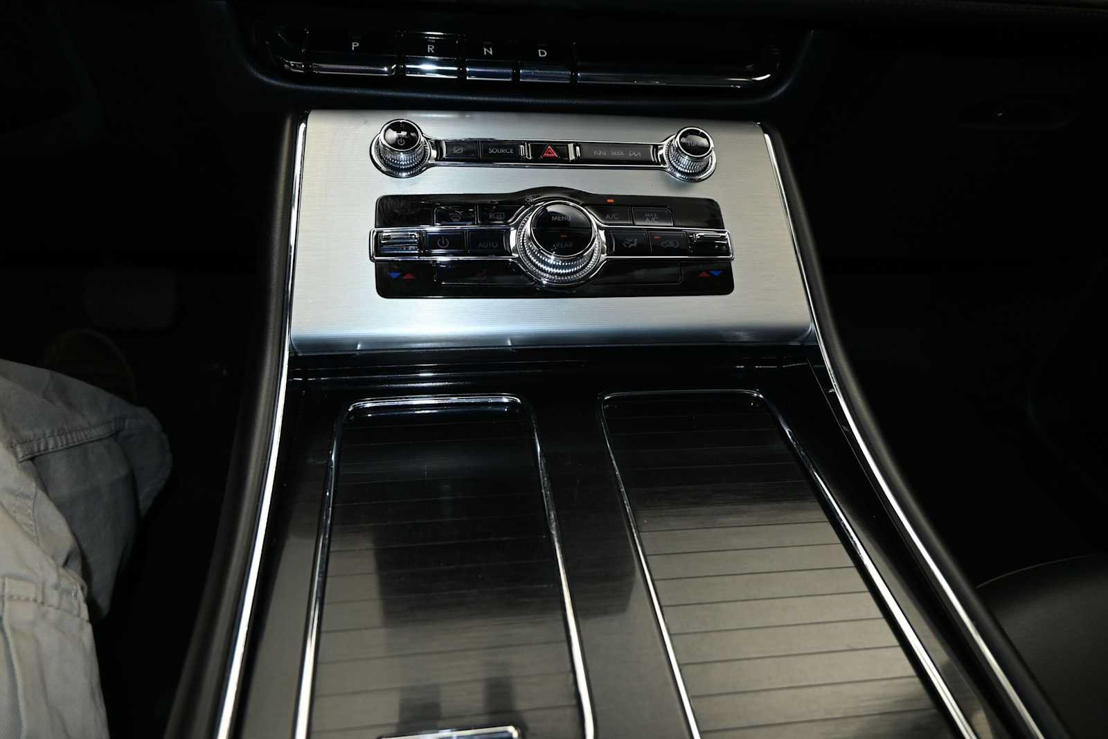 Used 2023 Lincoln Aviator AWD w/ Premium Package image 13