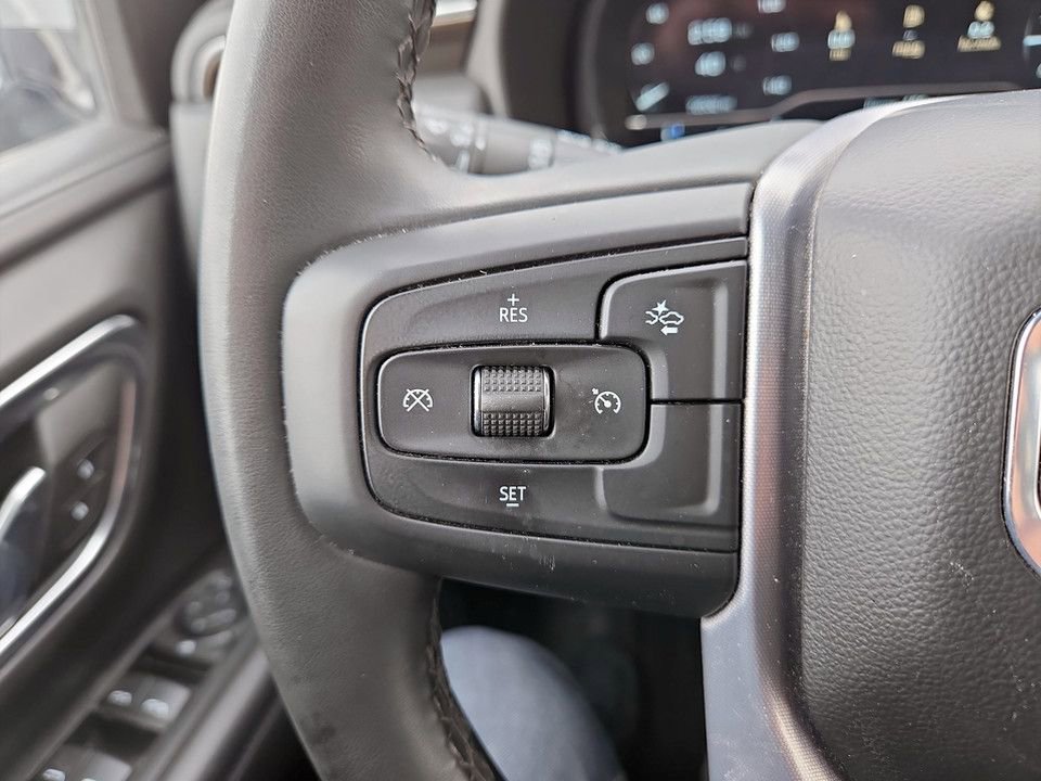 Used 2024 GMC Yukon SLE image 16