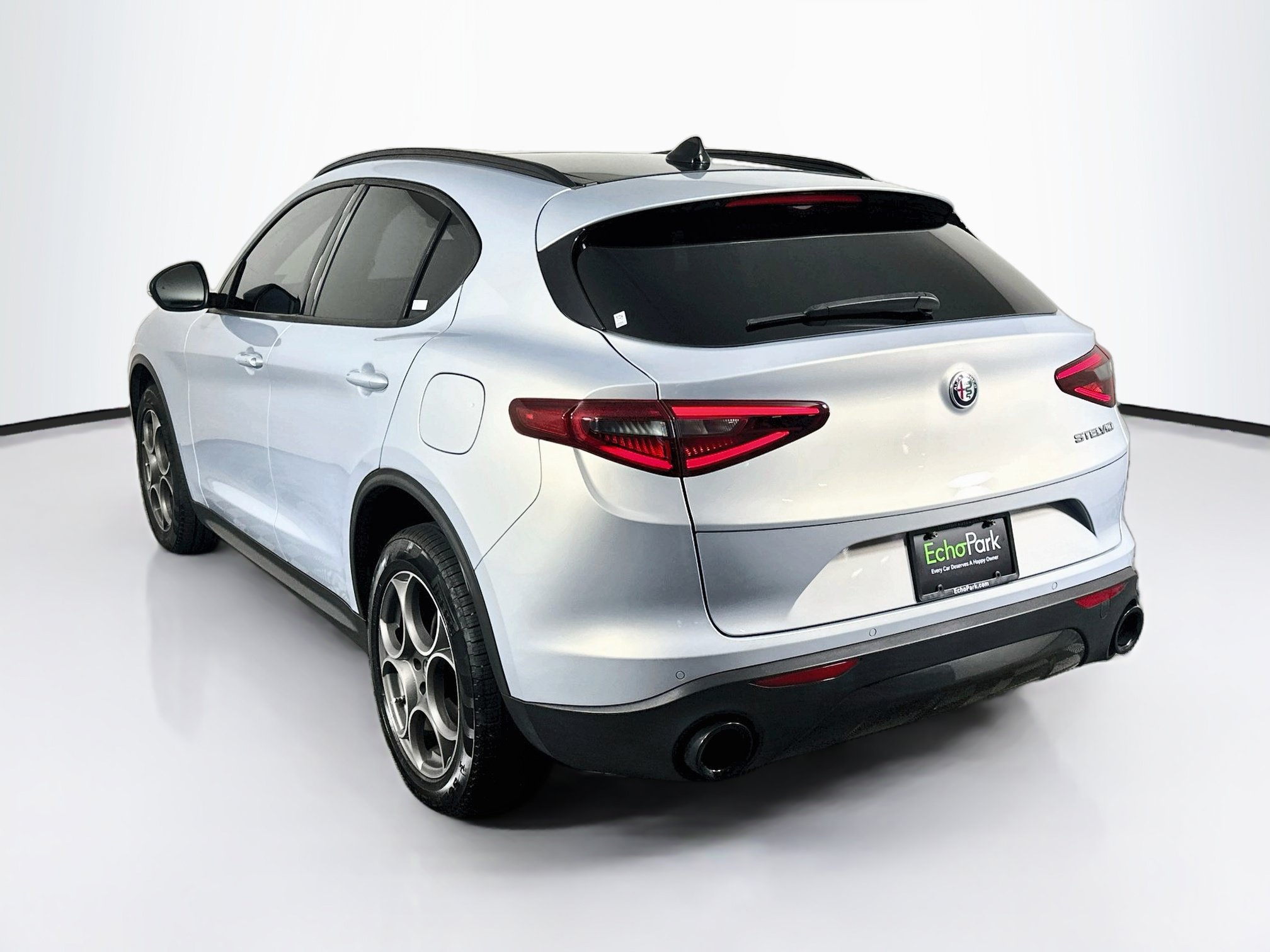 Used 2023 Alfa Romeo Stelvio Sprint RWD image 5