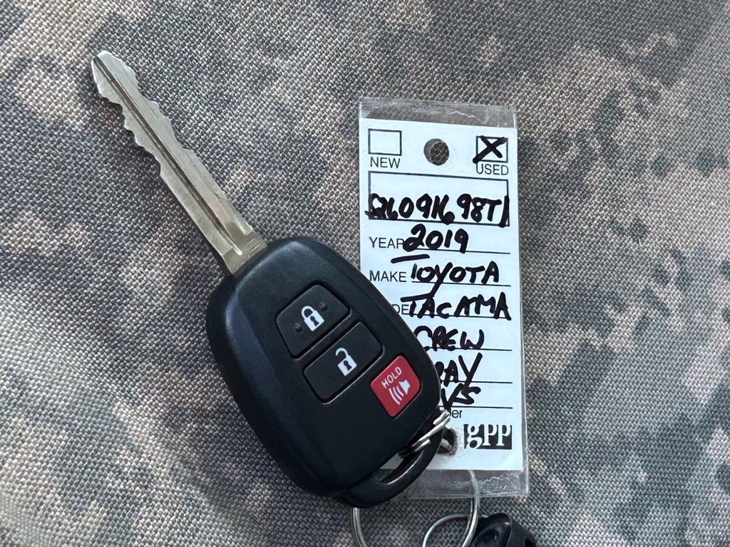 Used 2019 Toyota Tacoma SR5 AWD/4WD image 46