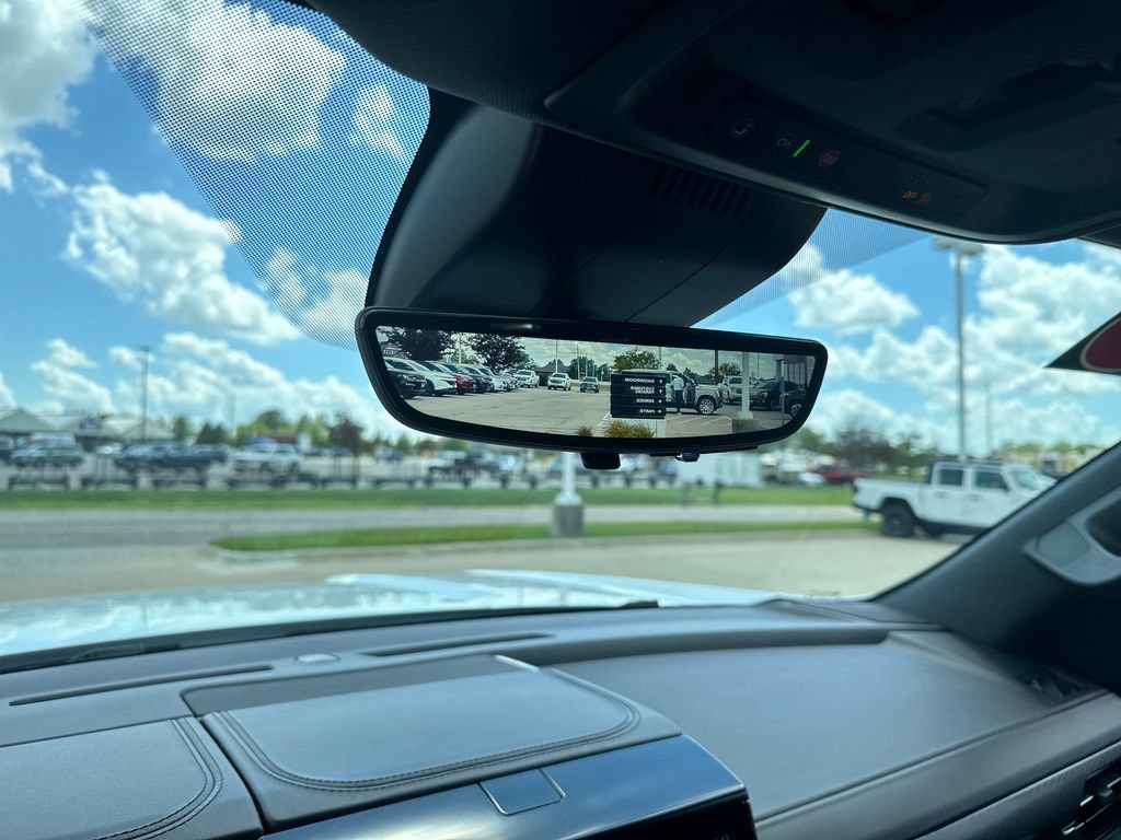 Certified 2025 GMC Yukon XL AT4 w/ AT4 Premium Package AWD/4WD image 37