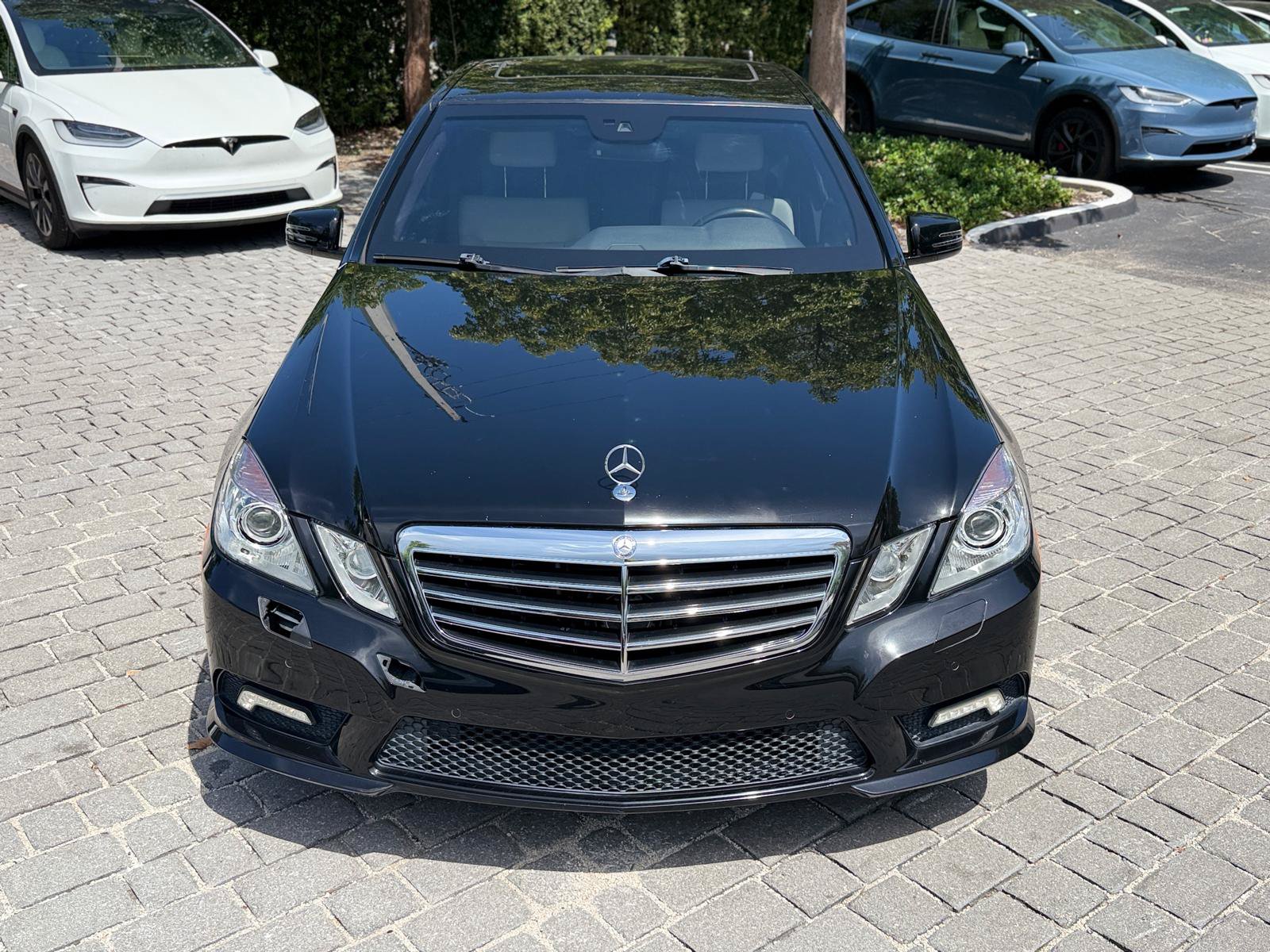 Used 2010 Mercedes-Benz E 550 Sedan image 3