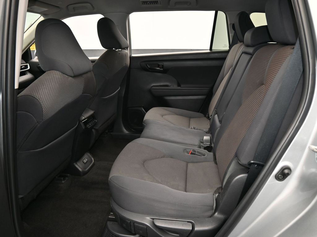 Used 2023 Toyota Highlander LE image 35