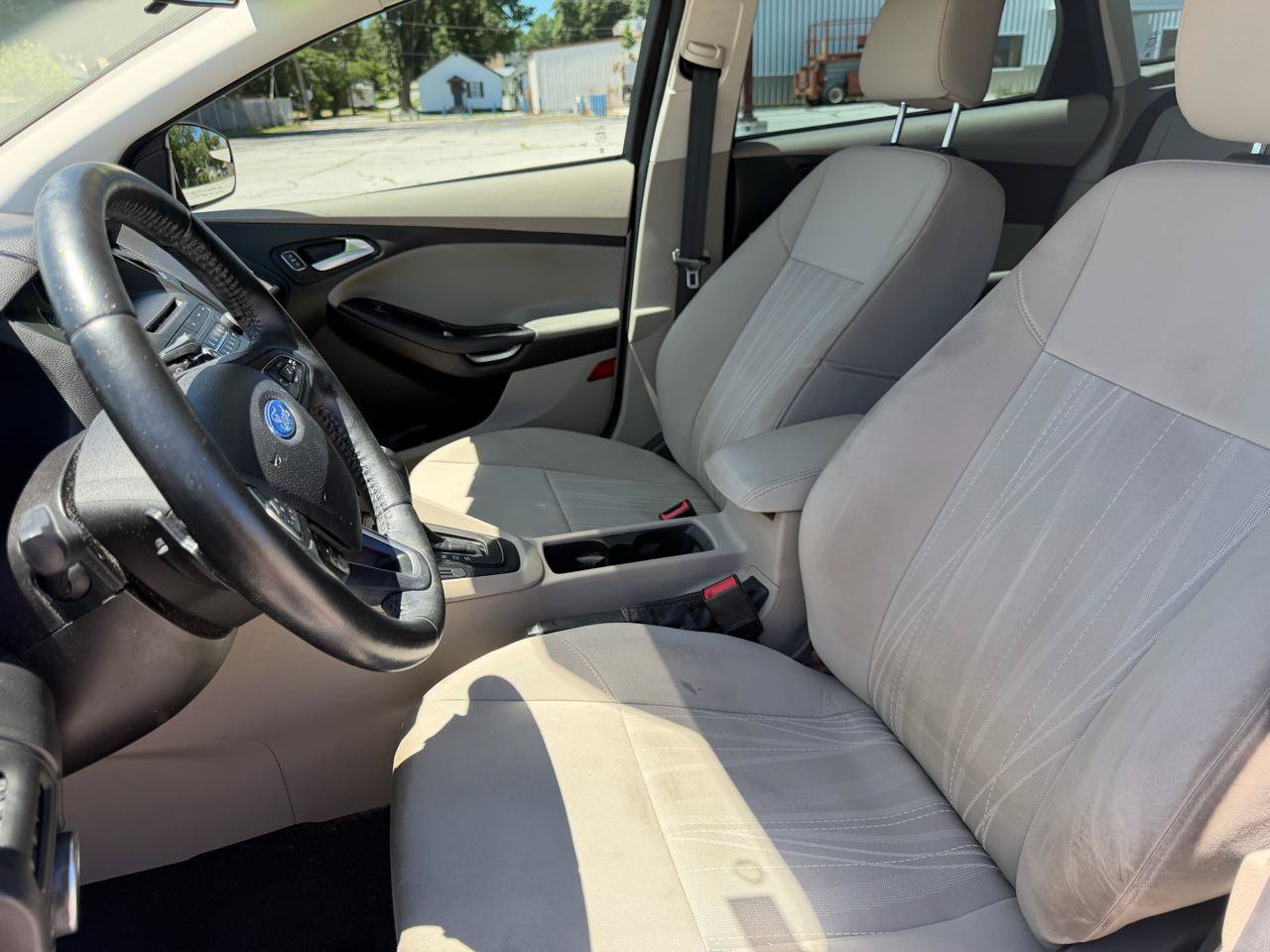 Used 2015 Ford Focus SE w/ SE Sport Package FWD image 6