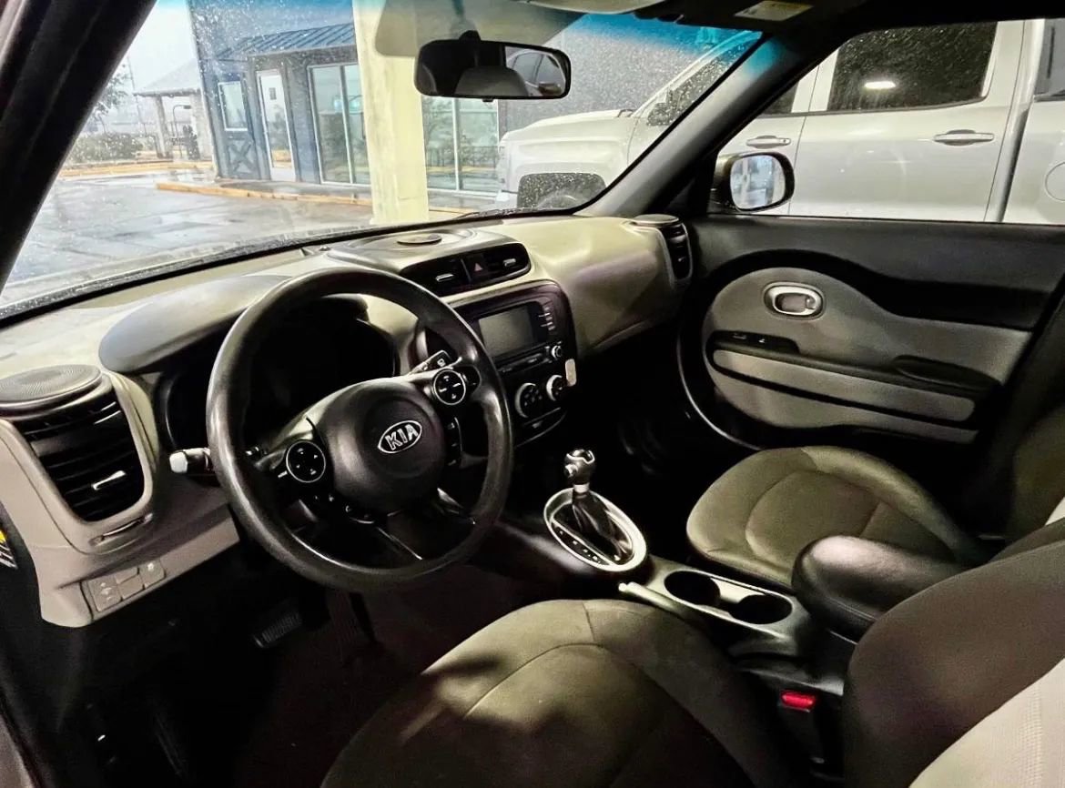 Used 2019 Kia Soul + image 7