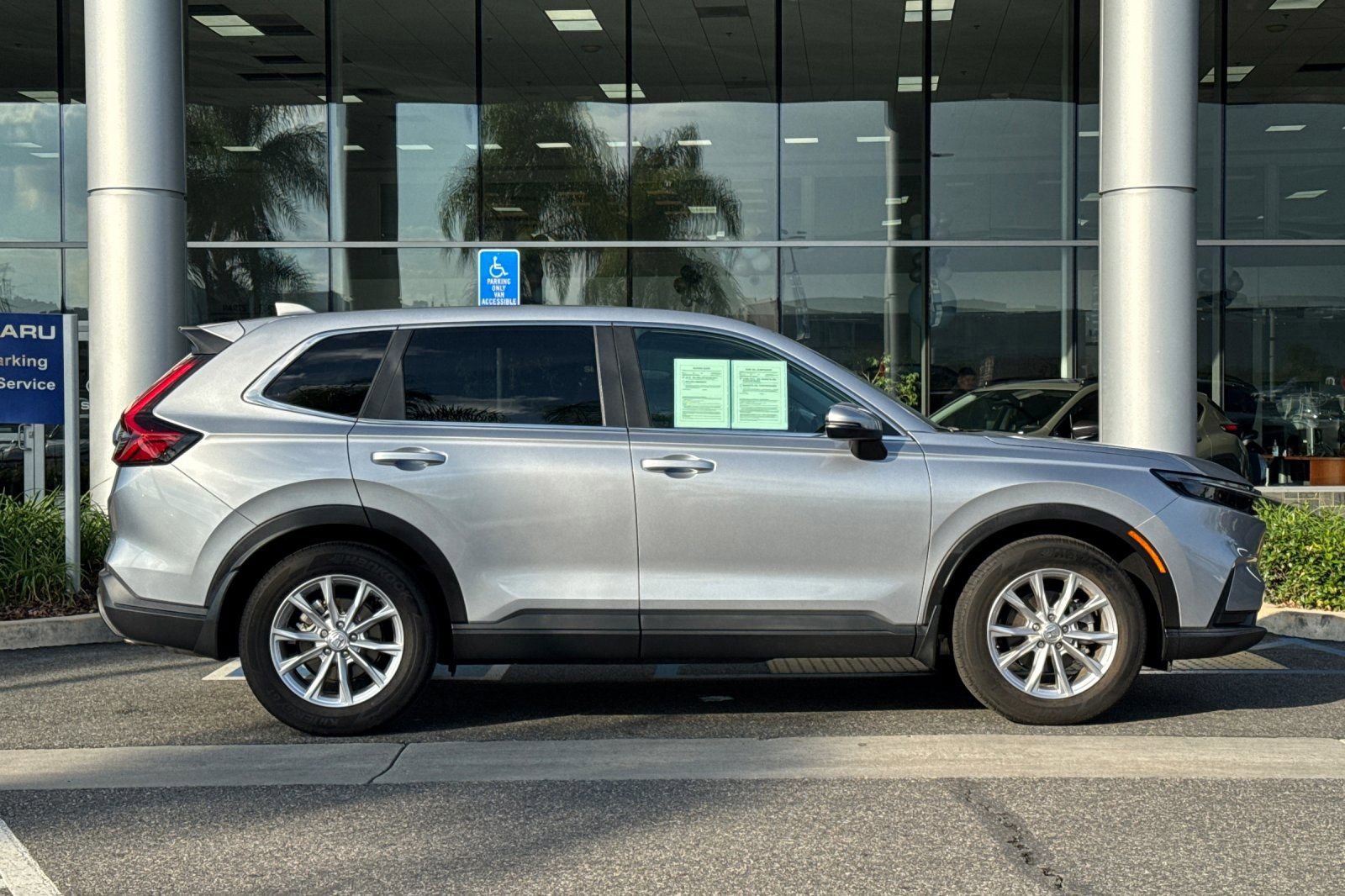 Used 2023 Honda CR-V EX image 3