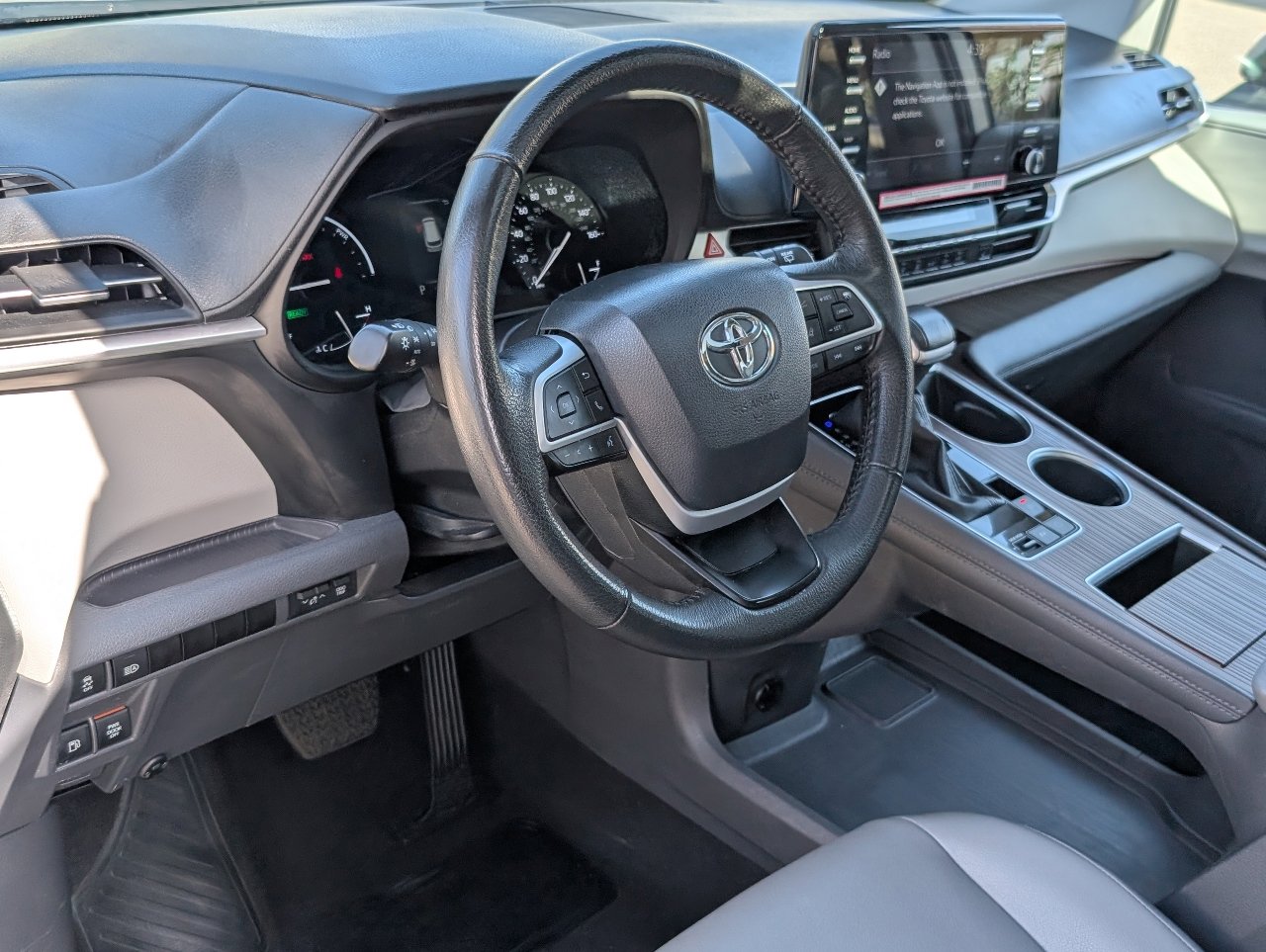 Used 2024 Toyota Sienna XLE image 15