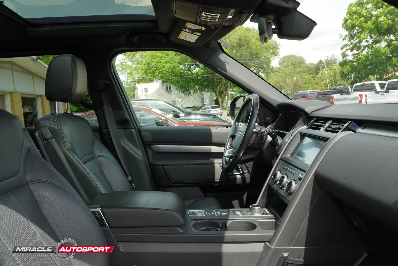 Used 2020 Land Rover Discovery Landmark AWD/4WD image 35