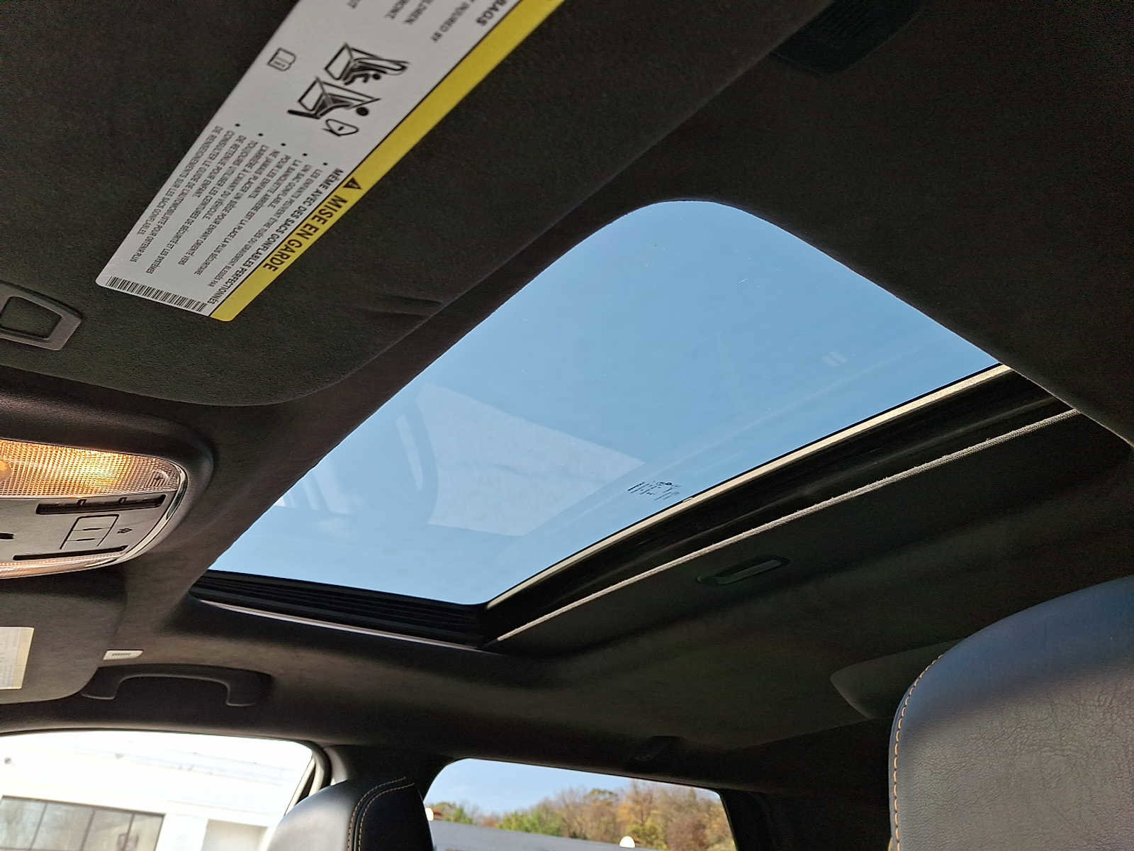 Used 2023 Dodge Durango R/T w/ Hemi Orange Plus Package image 15