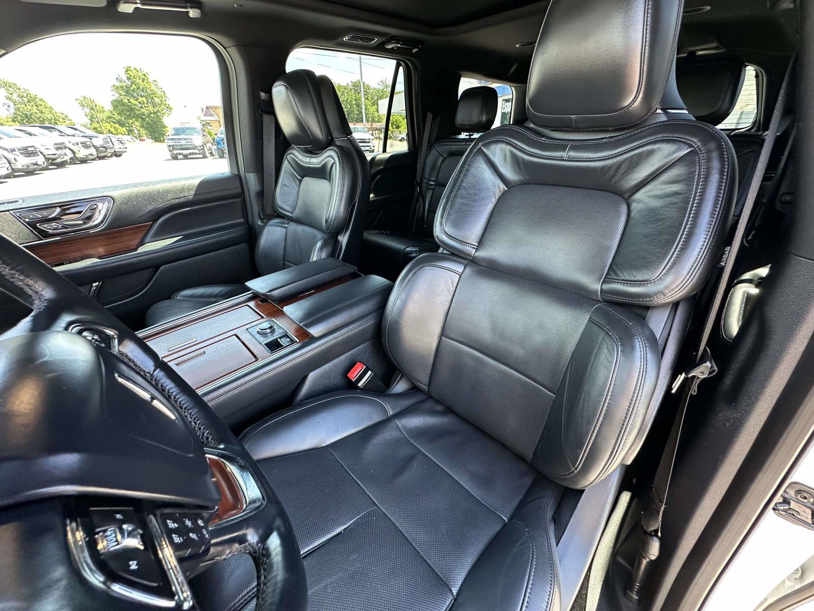 Used 2022 Lincoln Navigator Reserve w/ Monochromatic Package AWD/4WD image 17