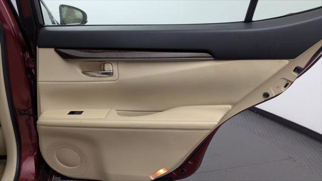 Used 2015 Lexus ES 350 w/ Premium Package FWD image 19