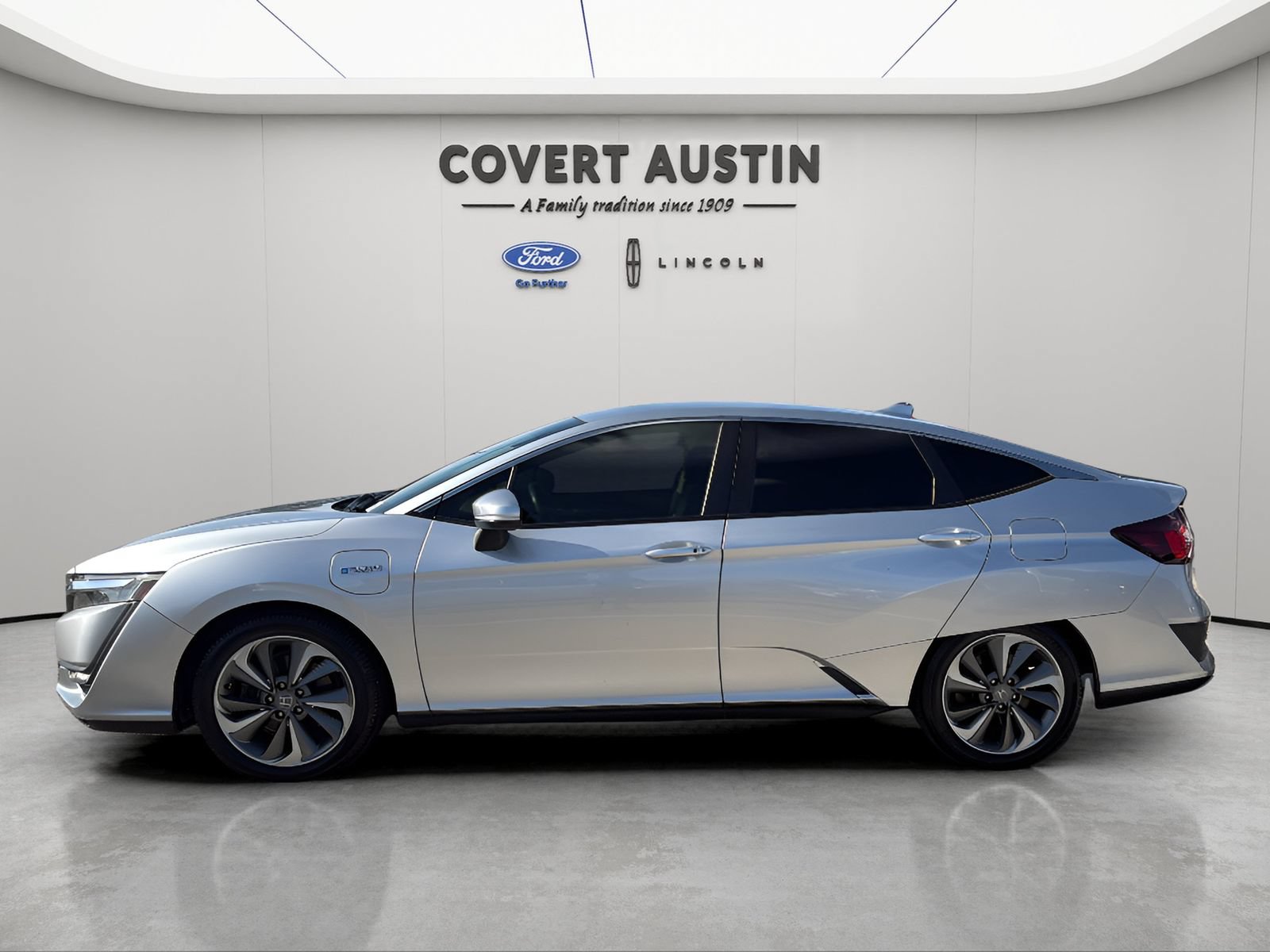 Used 2018 Honda Clarity Touring image 2