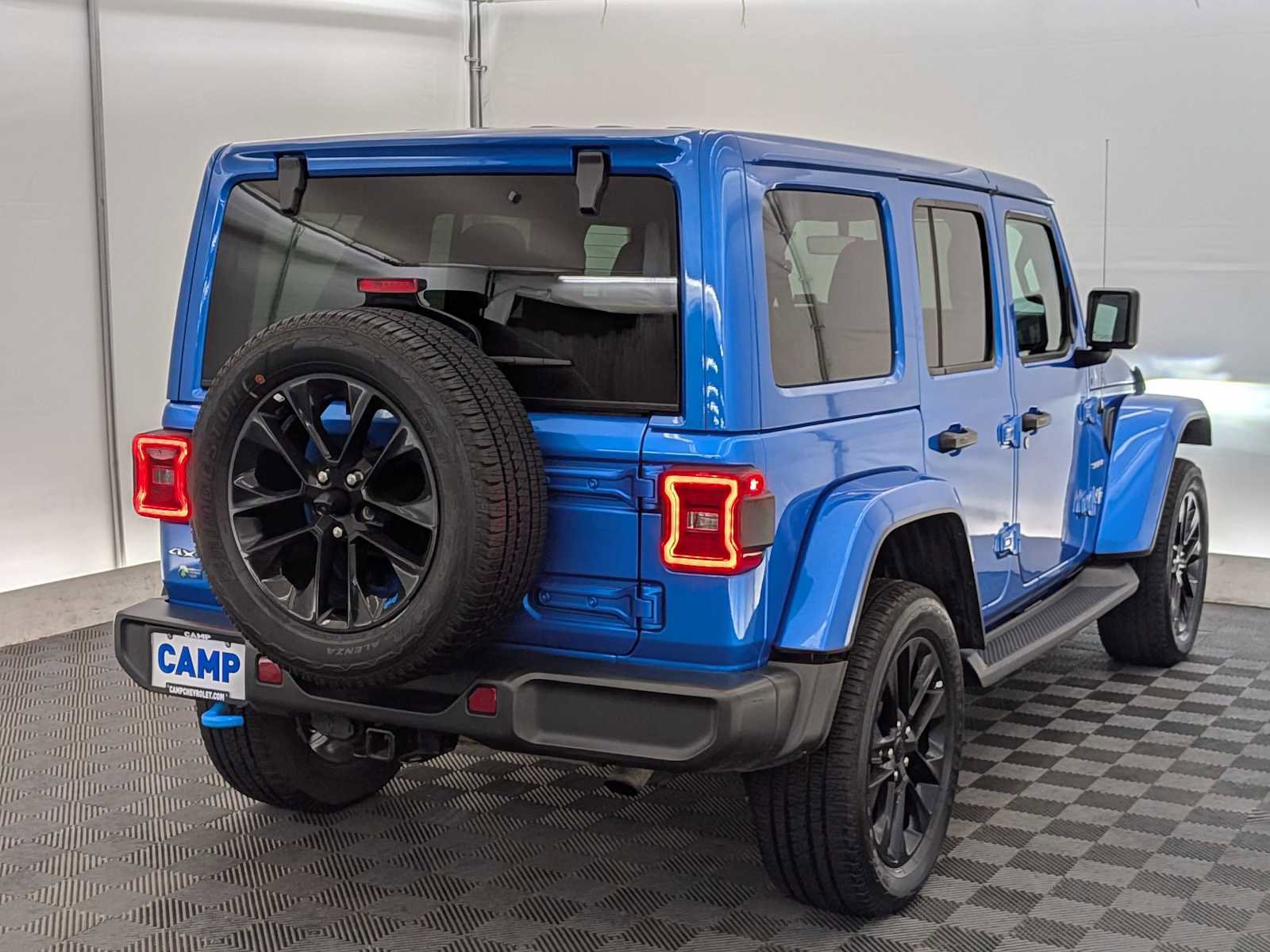 Used 2023 Jeep Wrangler Sahara w/ Cold Weather Group image 6