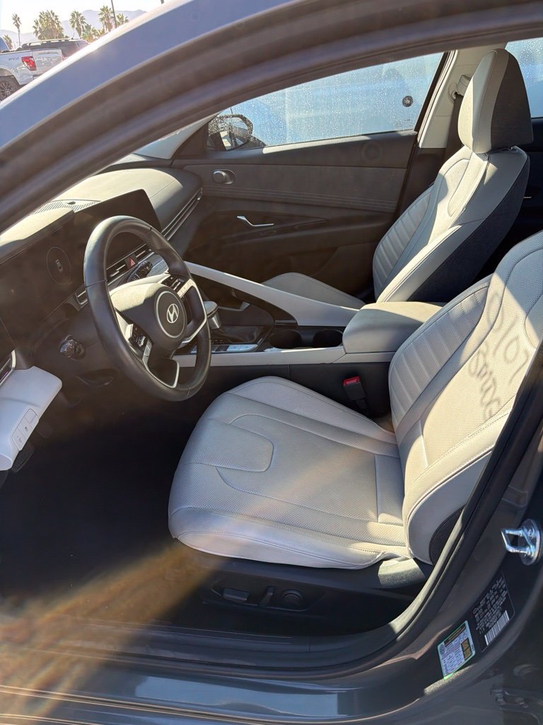 Used 2025 Hyundai Elantra Limited FWD image 7
