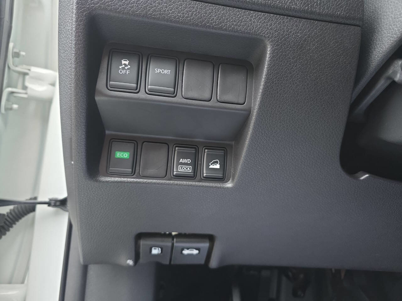 Used 2015 Nissan Rogue SV w/ SV Moonroof Package image 13