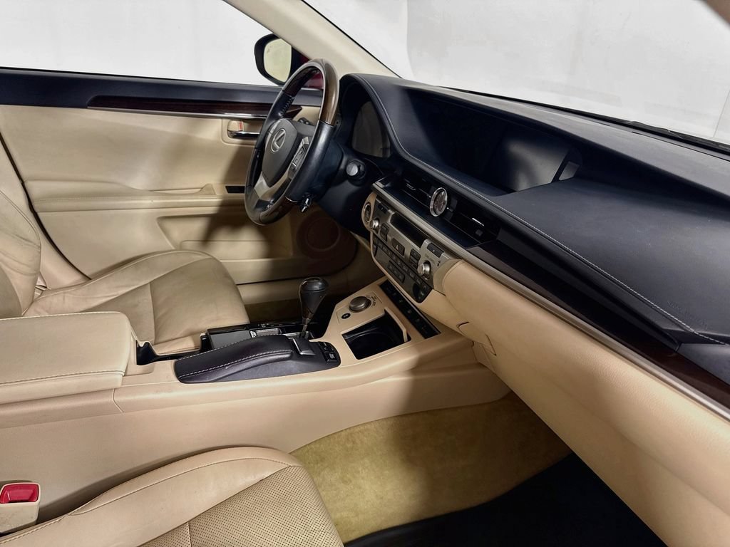 Used 2014 Lexus ES 350 w/ Luxury Package FWD image 28