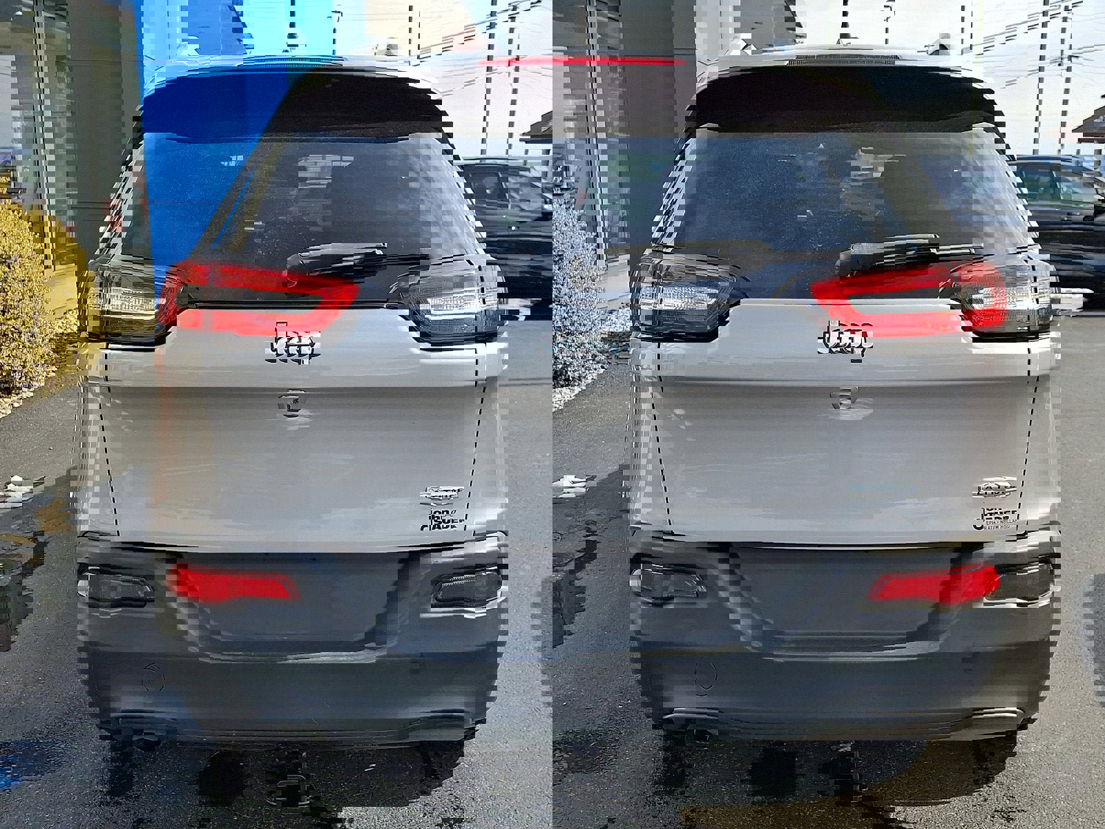 Used 2018 Jeep Cherokee Latitude w/ Cold Weather Group image 5