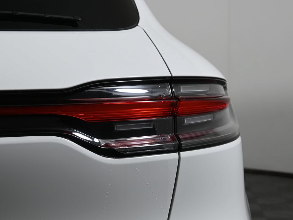 Used 2026 Porsche Macan AWD/4WD image 13