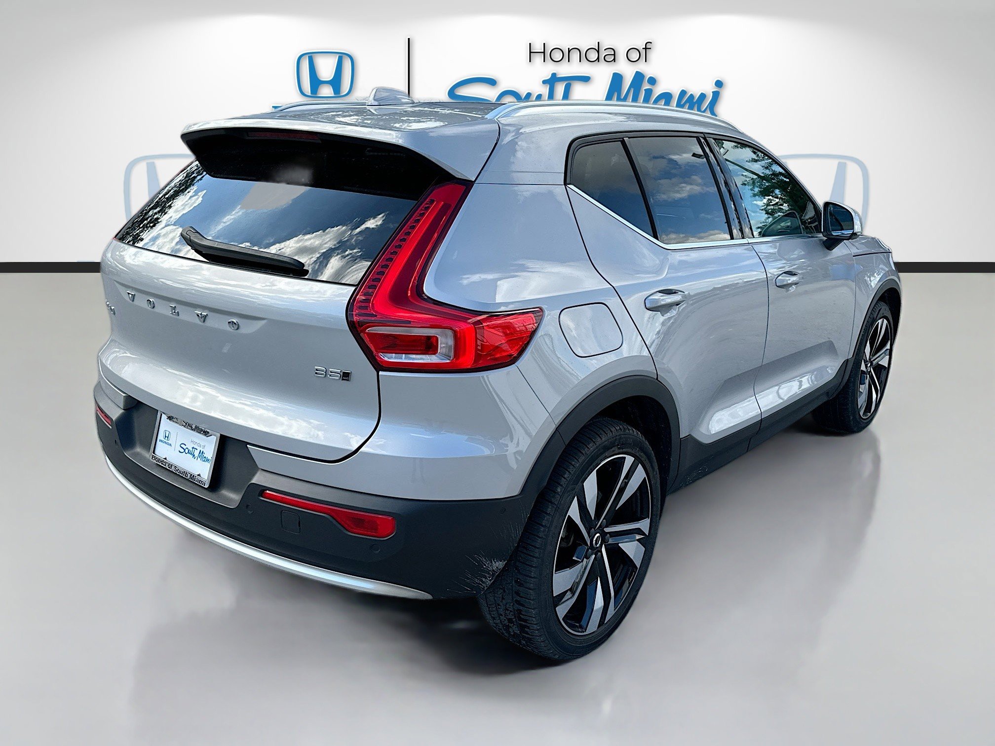 Used 2023 Volvo XC40 B5 Ultimate w/ Protection Package Premier image 7
