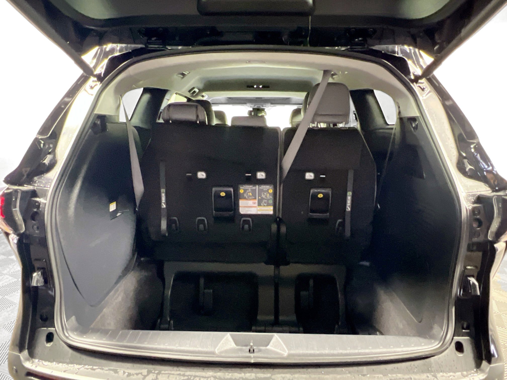 Used 2025 Toyota Sienna XLE FWD image 34