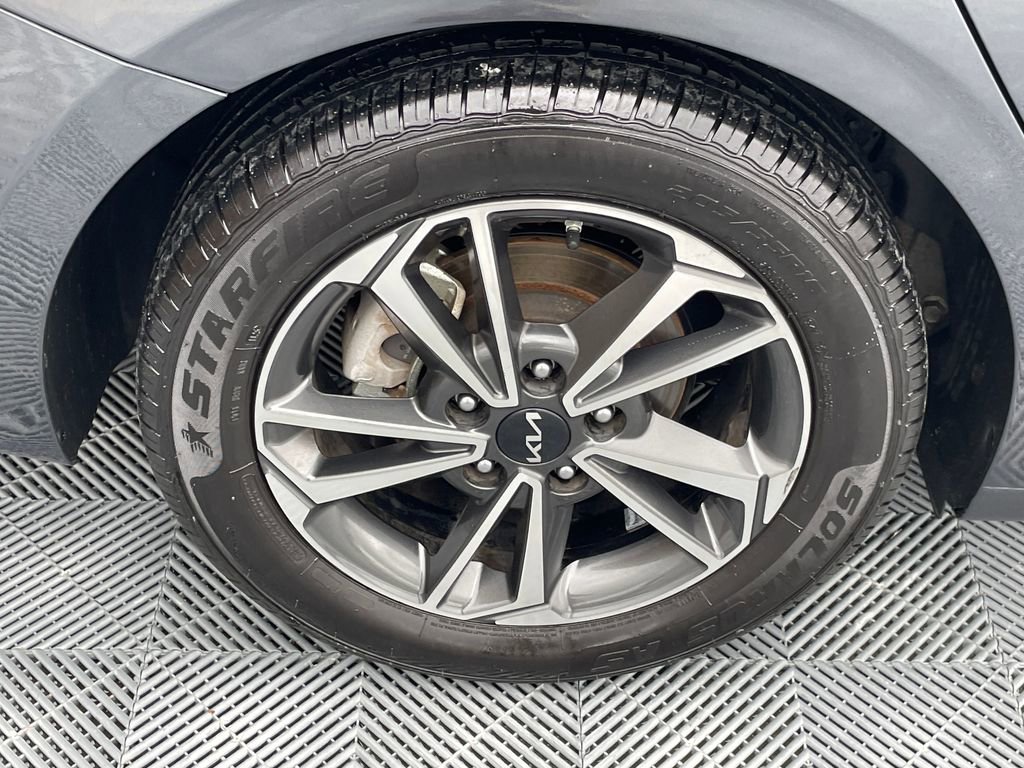 Used 2023 Kia Forte LXS image 4